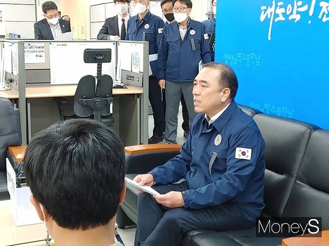 31일 김신남 전남도 도민안전실장은 기자회견을 통해 "축제시 입퇴로 확보, 밀도, 안전요원 증원 등 추진하겠다"고 밝혔다./홍기철기자