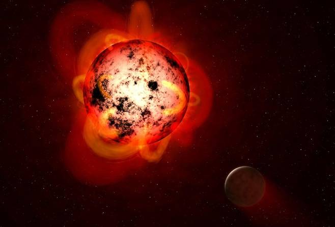 적색왜성 가까이에서 대기를 잃고 있는 외계행성. 사진=NASA/ESA/STScI/G. Bacon