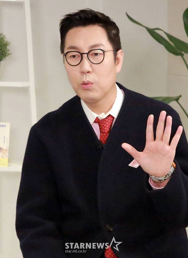Kim Young-chul expressed his condolences to Itaewon True on SBS Radio PowerFM Kim Young-chuls Power FM broadcast on the morning of 31st.Kim Young-chul said, At around 8 p.m. on the 29th, I took a short break from filming in Itaewon and withdrew. I was there just a few hours ago, so I cant believe True. Its a heavy morning.Kim Young-chul said, I keep thinking that if I had gone the other way, I would have been Pained in Chest. I think this incident will be an unforgettable wound.Tens of thousands of people gathered in an alley next to the Hamilton Hotel in Itaewon, Yongsan-gu, Seoul, ahead of Halloween Day on the 29th, resulting in the death of True, which killed 154 people as of 7:00 am on the 31st.The government has designated the period from November 30 to November 5 as a national mourning period.