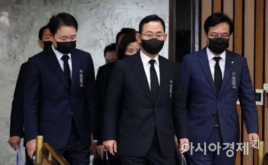 주호영 국민의힘 원내대표가 1일 국회에서 열린 원내대책회의에 참석하고 있다./윤동주 기자 doso7@