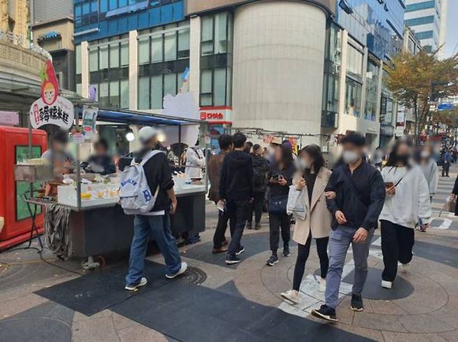 1일 오후 서울 중구 명동거리 길거리에 외국인들의 모습.ⓒ임유정 기자