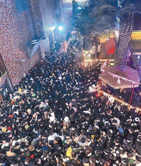 An alley just before a crowd surge in Seoul's Itaewon district [YONHAP]