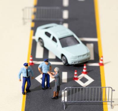 손해보험사들이 운전자보험 가입자를 늘리기 위해 관련 특약을 강화하는 중이다./그래픽=이미지투데이