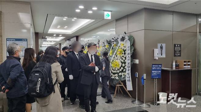 1일 오전 건국대학교병원 장례식장에서 '이태원 할러윈 압사 참사' 희생자의 발인이 진행됐다. 양형욱 기자