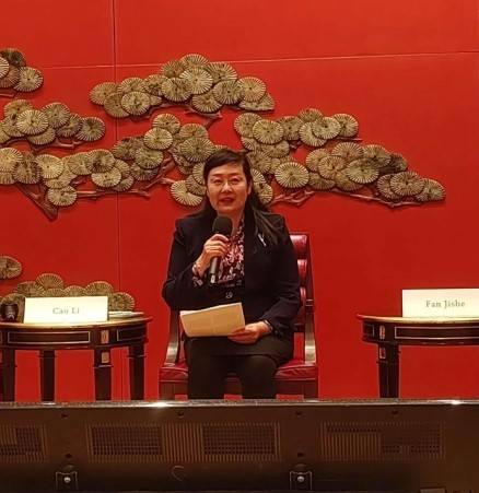 중국 경제 전문가인 차오리 중국 공산당 중앙당교 교수가 1일 베이징 국제구락부에서 열린 20차 당대회 관련 대언론 간담회에서 발언하고 있다. 연합뉴스