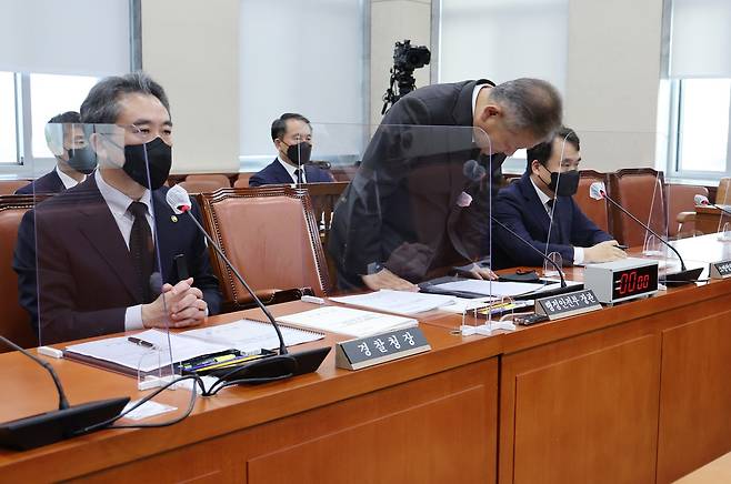 이상민 행정안전부 장관이 국회에 출석해 고개 숙여 사과했다. ⓒ연합뉴스