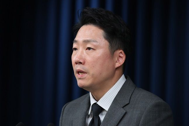 이재명 대통령실 부대변인이 1일 서울 용산 대통령실 청사에서 현안 브리핑을 하고 있다. ⓒ뉴시스