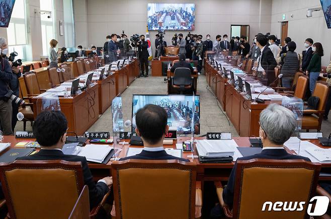 2일 오전 서울 여의도 국회에서 열린 제400회 국회(정기회) 제5차 법제사법위원회 전체회의가 여야간 의사일정 이견으로 파행되고 있다 . /사진=뉴스1