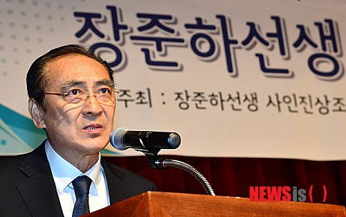 장준하 : 지난 2013년 3월 26일 서울 용산구 효창동 백범김구기념관에서 장준하선생 사인진상조사 공동위원회 주최로 열린 장준하선생 유해 정밀감식 결과 국민보고대회에서 장 선생의 장남인 장호권씨가 유가족 입장 발표를 하고 있다. 뉴시스