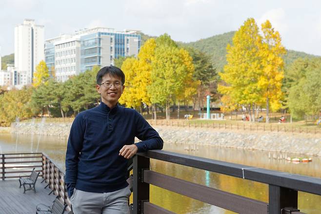 [울산=뉴시스] 구미현 기자 = 최근수 UNIST 물리학과 교수. (사진=UNIST 제공) photo@newsis.com *재판매 및 DB 금지