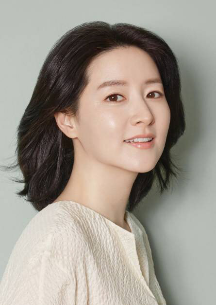 As the father of Park Yuliana, 25, a Russian who died of Itaewon True, was unable to raise the cost of You a pilgrimage, many citizens, including actor Lee Yeong-ae, expressed their willingness to help.Park could not pay the embalming fee of 4.5 million won, the boat fare of 4.5 million won, and the ambulance fee of 500,000 won to pilgrimage you to Dong-Hae Port.In particular, Park had to take a ferry to Russia Vladivostok starting from Dong-Hae Port in Dong-Hae City, Gangwon Province on April 4 to pilgrimage you to Russia where his wife is waiting.If I missed it, Id have to wait a week.Lee Yeong-ae, an actor, told the Korea Welfare Foundation for the Disabled that he wanted to support Juliana and her family, who are unable to return to their homeland due to economic difficulties.Lee Yeong-ae is the chairman of the Advisory Committee on Culture and Arts of the Korea Welfare Foundation for the Disabled.Our government, businesses and citizens have also offered a helping hand.The Ministry of Foreign Affairs is discussing with the related ministries how to prepay funeral expenses for foreign victims so that cases like Park do not occur.In addition, for the convenience of foreign deadness bereaved families, measures are being taken in cooperation with the Ministry of Justice to simplify the process of entering Korea as much as possible.Asiana Airlines will provide airline tickets to the families of Itaewon True Foreign deadness.Asiana Airlines has told the Ministry of Foreign Affairs that it will provide round-trip tickets to 14 foreign deadness survivors in nine countries currently operating.Citizen Baekmo, who introduced himself as a 40-year-old housewife who raised two daughters near Itaewon-dong, Yongsan-gu, Yongsan-gu, may be helpful, but if he can borrow 10 million won from his father and get reimbursed at the time the compensation is ready, He said he left his cell phone number.Meanwhile, there are 26 foreign deaths from Itaewon True.Five Iranians, four Chinese, four Russians, two Americans and two Japanese, one each from France, Australia, Norway, Austria, Vietnam, Thailand, Kazakhstan, Uzbekistan and Sri Lanka.