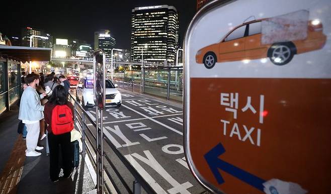 국토교통부는 지난 10월 4일 '심야 택시난 완화 대책'을 발표했으며, 다양한 택시공급 확대 방안을 차질 없이 추진 중이라고 3일 밝혔다.ⓒ뉴시스