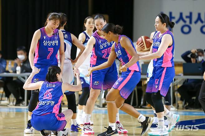 [서울=뉴시스]여자농구 삼성생명. (사진=WKBL 제공)