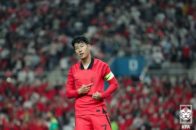 한국 축구 대표팀의 주장 손흥민. 대한축구협회