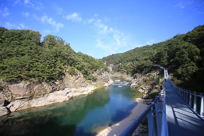 인기 관광 명소로 급부상한 철원 한탄강 주상절리길. 사진|김수진 (여행작가)