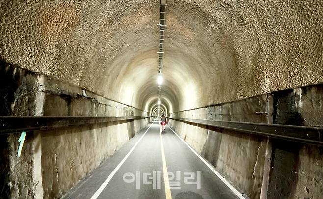 물소리길2코스 구간 중 기곡아트터널