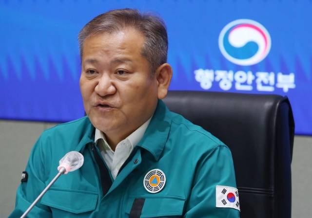 이상민 행정안전부 장관이 4일 오후 서울 종로구 정부서울청사에서 열린 '22년 제6차 안전정책조정위원회 및 제5회 중앙지방정책협의회 회의에 참석해 발언하고 있다. 뉴시스