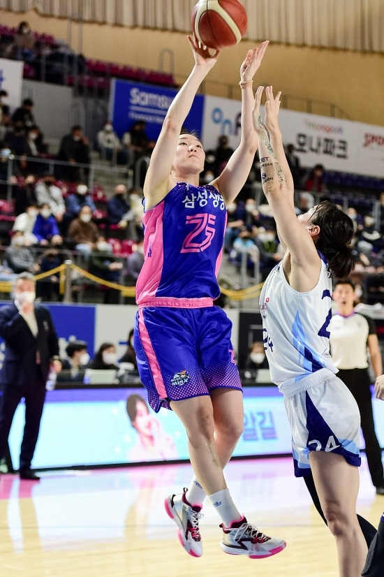 삼성생명 배혜윤은 현 WKBL 최고의 선수다. 박지수가 없는 지금 ‘박없배왕’이라는 표현이 정확하다. 사진=WKBL 제공