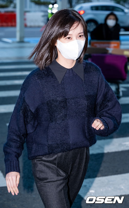 Actor Park Eun-bin was detained in Thailand Bangkok for the Asia fan meeting  ⁇  2022 PARK EUN-BIN Asia Fanmeeting Tour In Bangkok  ⁇  through Incheon International Airport in Unseo-dong, Incheon on the morning of 4th.Park Eun-bin is moving to the Departure ground. 2022.11.04