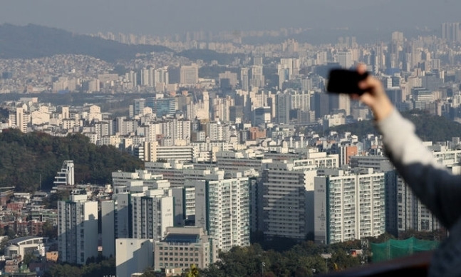 서울 남산에서 바라본 서울시내 아파트와 주택단지들. 뉴시스