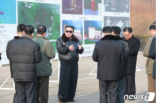 지난 3월 서해위성발사장 시찰에 나선 김정은 북한 노동당 총비서. [국내에서만 사용가능. 재배포 금지. DB 금지. For Use Only in the Republic of Korea. Redistribution Prohibited] rodongphoto@news1.kr