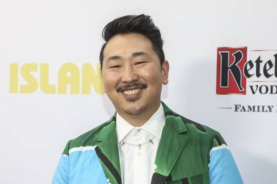 지난 3일 서울 메가박스 성수에서 개막한 서울국제프라이드영화제(SIPFF)에서 특별전을 갖는 재미교포 앤드류 안 감독. 사진은 지난 6월 뉴욕에서 최신작 '파이어 아일랜드' 프리미어 행사에 참석한 모습이다. 디즈니 산하 OTT 플랫폼 훌루, 디즈니+를 통해 출시된 '파이어 아일랜드'는 올해 SIPFF에서도 볼 수 있다. [AP=연합뉴스]