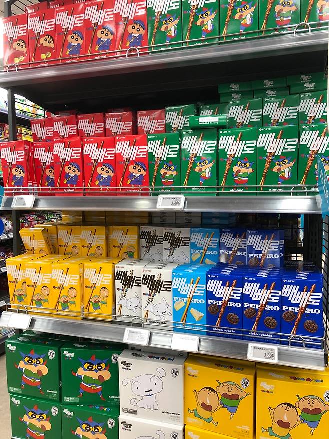 ‘짱구는 못말려’와 컬래버레이션한 빼빼로가 진열된 모습.[헤럴드경제 DB]