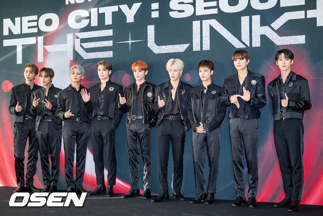 [OSEN=민경훈 기자]NCT 127이 입장하며 포즈를 취하고 있다. 2022.10.23 / rumi@osen.co.kr