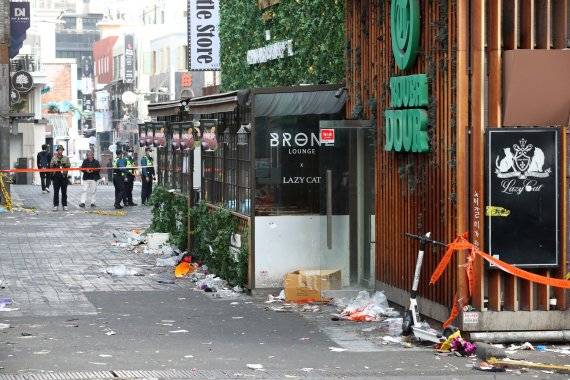 지난 1일 오후 서울 용산구 해밀톤 호텔 본관 북측에 테라스가 보인다. 용산구청 등에 따르면 해밀톤 호텔 본관 북측에 있는 주점은 테라스를 무단 증축해 쓰고 있다. 지난해 시정 조치를 했지만 고쳐지지 않았다. /사진=뉴스1