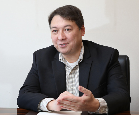 Ayan Yerenov, chairman of the Chamber of International Commerce of Kazakhstan, speaks at an interview with the Korea JoongAng Daily at the Lotte Hotel Seoul in central Seoul on Oct. 28. [PARK SANG-MOON]