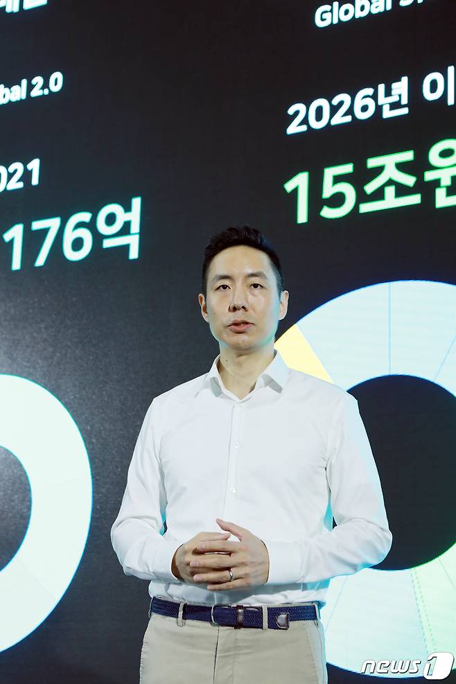 김남선 네이버 최고재무책임자(CFO)가 13일 오전 경기도 성남시 분당 네이버 제2사옥 '1784'에서 열린 '네이버 밋업'(NAVER Meetup) 행사에서 발표를 하고 있다. (네이버 제공) 2022.4.13/뉴스1 ⓒ News1