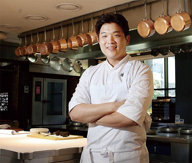 안성재 레스토랑‘모수(MOSU)’ 오너셰프르 코르동 블루, 전 레스토랑 아지자(Aziza) 총괄셰프,전 레스토랑 베누(Benu) 셰프, 전 레스토랑 프렌치 런드리(The French Laundry) 셰프 사진 채승우 객원기자