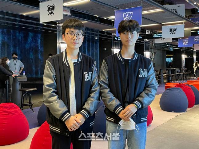 학생회장 손민구 군(왼쪽)과 전 부회장 출신 최건(오른쪽) 군. 김지윤 기자 merry0619@sportsseoul.com