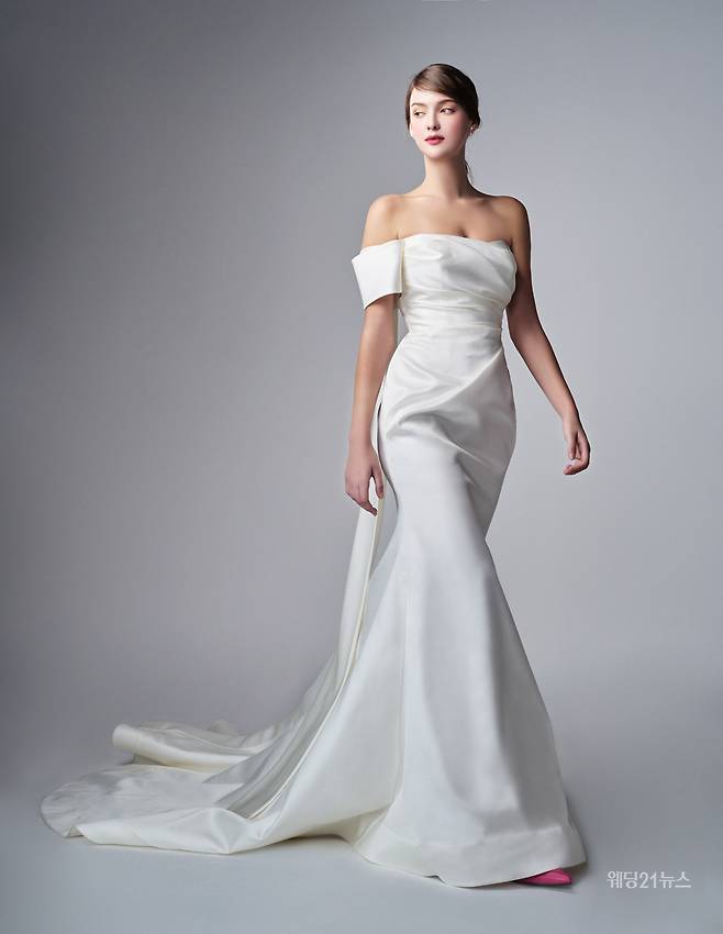 사진 : 웨딩드레스 쥬빌리브라이드, 광주점, 대구점, 대전점, 부산점, 수원점, 인천점, 원주점, 전주점, 제주점, 청주점, 천안점, 포항점, 에디터 조윤예, 포토그래퍼 김무일(아트포토그라피 다다), 헤어 아디도지수 메이크업 아디도구다연, 모델 알리샤, 앵무새 사랑, 제품협찬 쇼메, 앙뜨