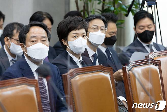 (서울=뉴스1) 이재명 기자 = 김은혜 대통령실 홍보수석이 8일 오전 서울 여의도 국회에서 열린 운영위원회의 대통령비서실·국가안보실·대통령 경호처에 대한 국정감사에 출석해 있다. 2022.11.8/뉴스1  Copyright (C) 뉴스1. All rights reserved. 무단 전재 및 재배포 금지.