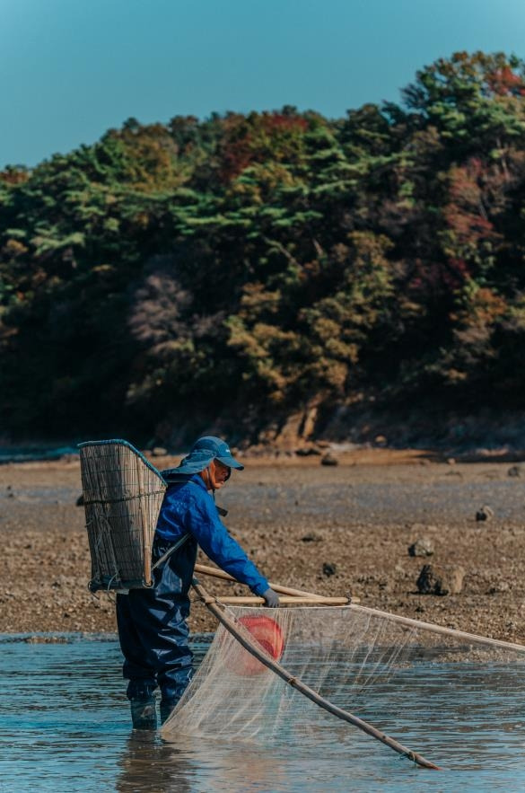 사두질하는 어민 모습 [한국문화재재단 제공. 재판매 및 DB 금지]