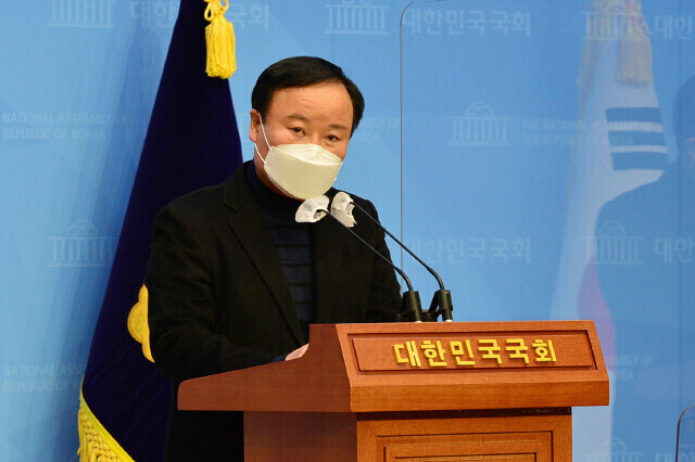 김재원 국민의힘 최고위원이 지난해 12월 국회 소통관에서 기자회견을 하고 있다. 공동취재사진