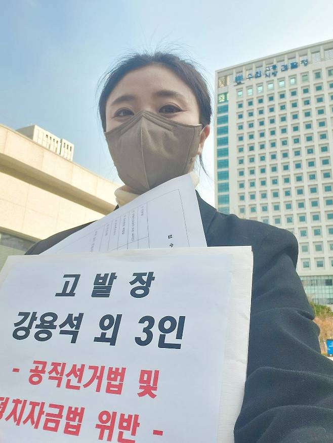 지난 8일 김소연 변호사가 강용석 전 경기도지사 후보를 고발 조치했다고 밝혔다. 김소연 변호사 페이스북 캡처