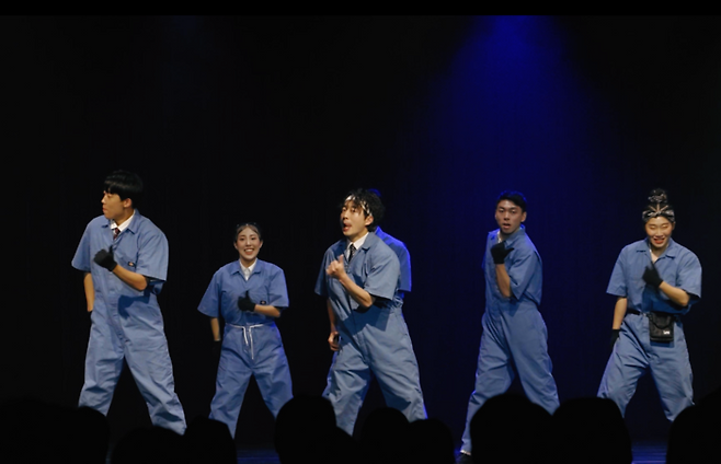 댄스크루 락앤롤크루가 지난달 서울 마포구 문화비축기지에서 올린 댄스컬 ‘호락호LOCK하지 않은 도둑들’ 공연 장면. 사진 락앤롤크루