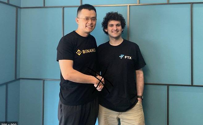 바이낸스의 자오창펑(왼쪽)과 FTX의 샘 뱅크먼-프리드(오른쪽) [트위터 게시물 캡처. 재판매 및 DB 금지]