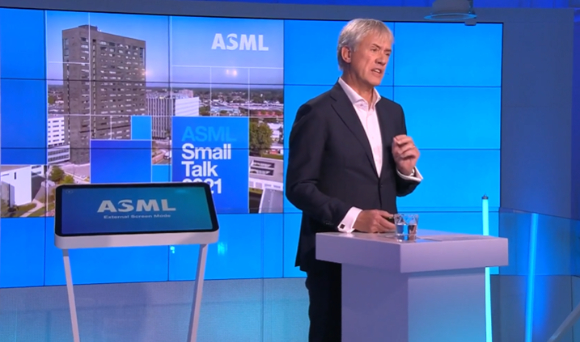 올 초 열린 인베스터 데이에서 피터 베닝크 ASML 최고경영자(CEO)가 발표하는 모습.  [사진=ASML ]