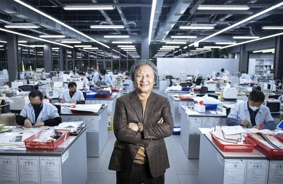 박은관 회장은 “우리의 재산목록 1, 2호는 본사 장인들의 경험과 경력을 합친 6500년, 본사 직원 400명”이라고 했다. 시몬느는 1년에 6000~7000개 스타일을 개발한다. 전민규 기자