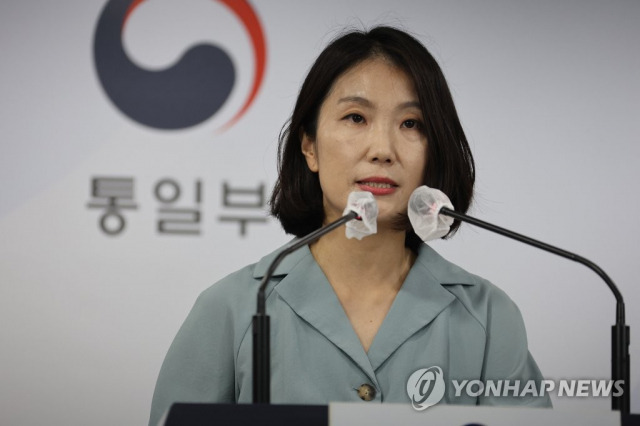 이효정 통일부 부대변인이 8월 11일 정부서울청사 브리핑실에서 브리핑하고 있다./연합뉴스