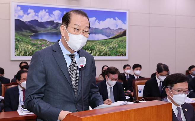 권영세 통일부 장관이 지난 7일 서울 여의도 국회에서 열린 외교통일위원회 전체회의에서 법안 제안설명을 하고 있다. 연합뉴스