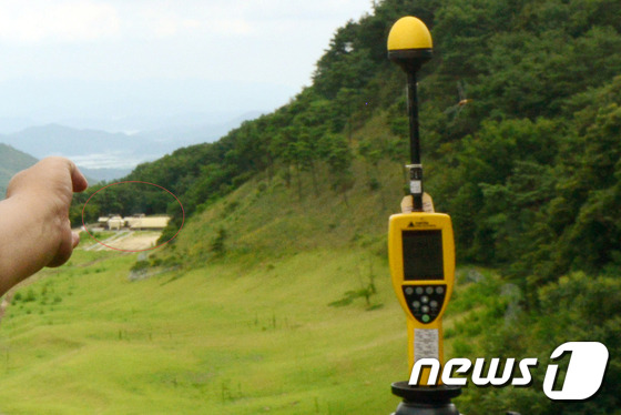 지난 2017년 8월12일 경북 성주군 사드(THAAD·고고도미사일방어체계) 기지에서 전자파 측정이 이뤄지고 있다.(주한미군 제공)2017.8.12/뉴스1 ⓒ News1 정우용 기자