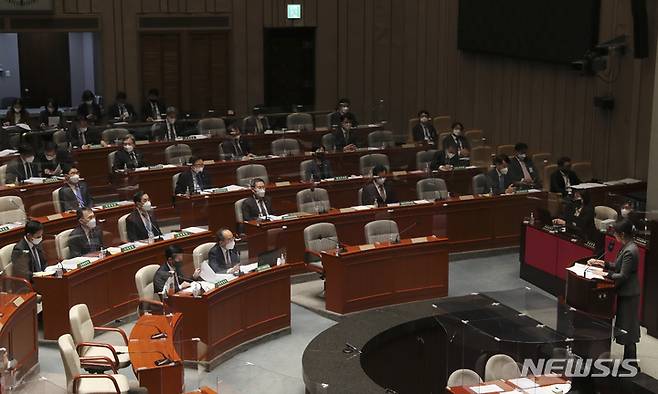 [서울=뉴시스] 최진석 기자 = 추경호 경제부총리 겸 기획재정부 장관이 지난 11일 오전 서울 여의도 국회에서 열린 예산결산특별위원회 제8차 전체회의에 출석해 강선우 더불어민주당 의원의 질의에 답하고 있다. 2022.11.11. myjs@newsis.com