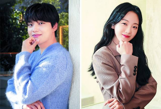 영화 ‘동감’에서 용과 무늬 역할을 맡은 배우 여진구(왼쪽)와 조이현. 2000년 개봉한 김하늘, 유지태 주연의 원작을 리메이크한 ‘동감’은 오는 16일 개봉한다. 고고스튜디오 제공
