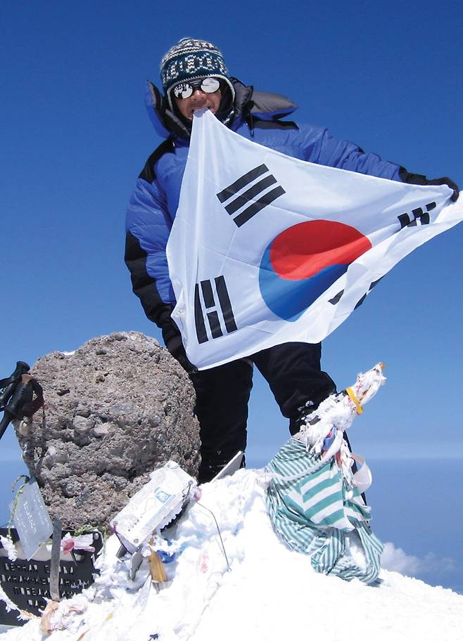 엘브루스 정상에 오른 이성인씨.