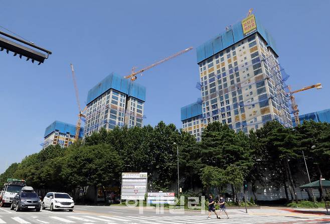 12일 서울 강동구 둔촌주공 재건축 현장의 모습. (사진=뉴스1)