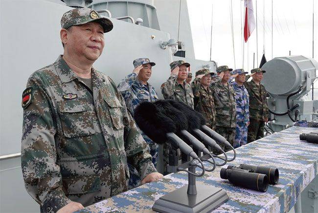 2018년 4월 남중국해에서 인민해방군 해군을 시찰하고 있는 시진핑 총서기/뉴시스